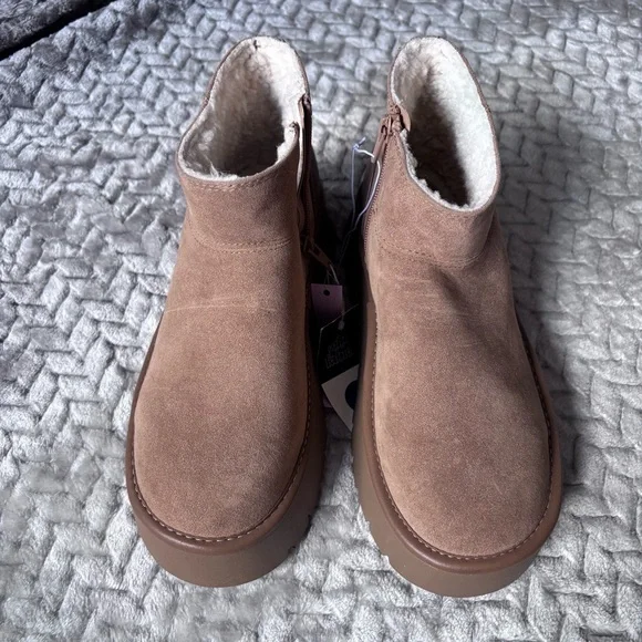 NWT Wild fable Ugg like shortie platform boots size 6 - Picture 2 of 8